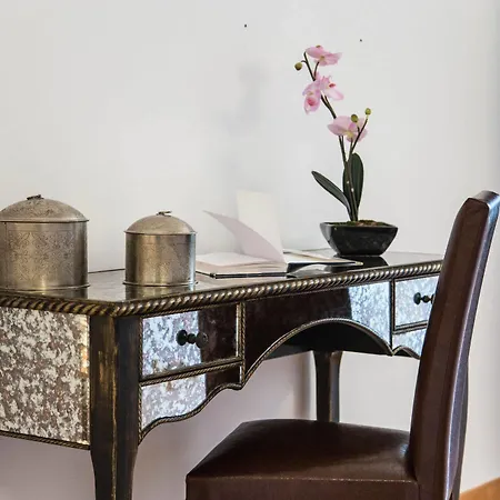 Alcam Books Apartment